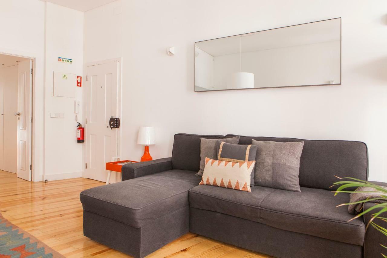 Cozy 1St Floor Flat Central Chiado District With Balconies And Ac 19Th Century Building Lisbon Exterior photo