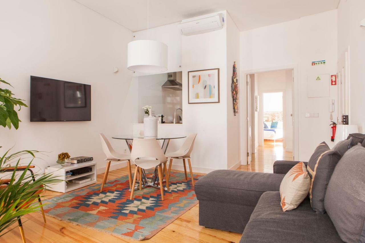 Cozy 1St Floor Flat Central Chiado District With Balconies And Ac 19Th Century Building Lisbon Exterior photo